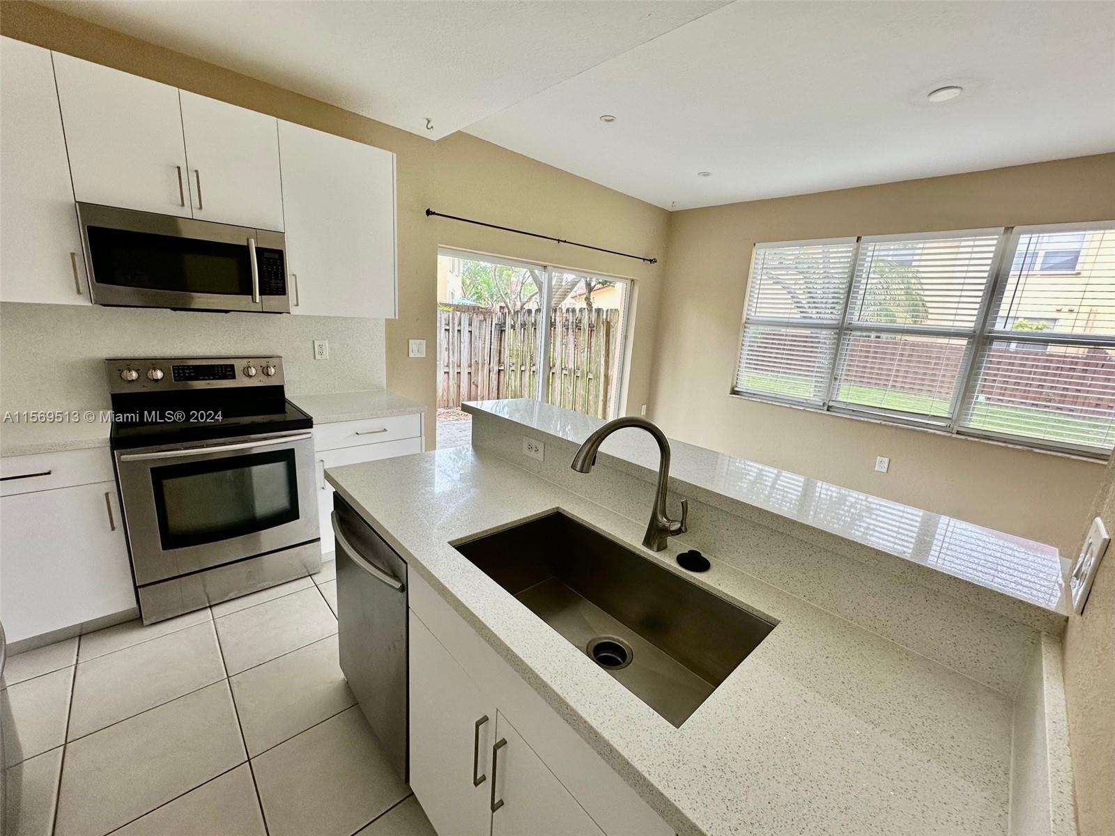 3365 NE 14th Dr 108-16, Homestead, Florida 33033, 3 Bedrooms Bedrooms, ,3 BathroomsBathrooms,Residentiallease,For Rent,3365 NE 14th Dr 108-16,A11569513