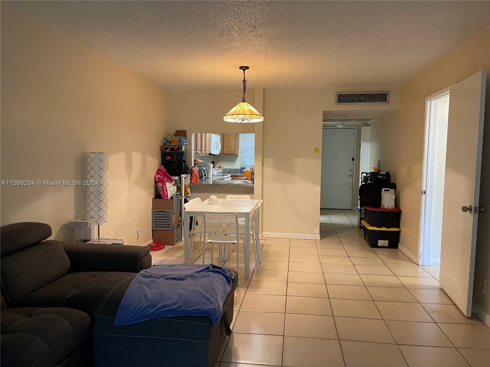 9440 Live Oak Pl 403, Davie, Florida 33324, 2 Bedrooms Bedrooms, ,2 BathroomsBathrooms,Residentiallease,For Rent,9440 Live Oak Pl 403,A11569294