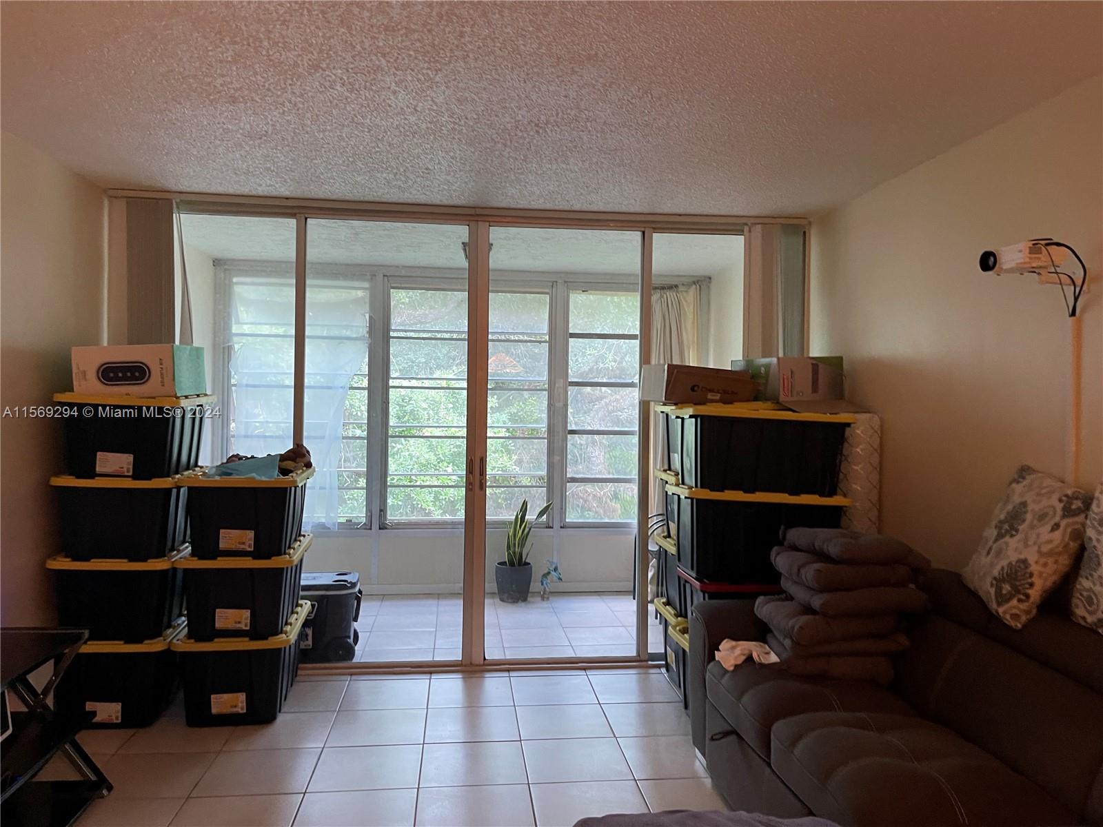 9440 Live Oak Pl 403, Davie, Florida 33324, 2 Bedrooms Bedrooms, ,2 BathroomsBathrooms,Residentiallease,For Rent,9440 Live Oak Pl 403,A11569294