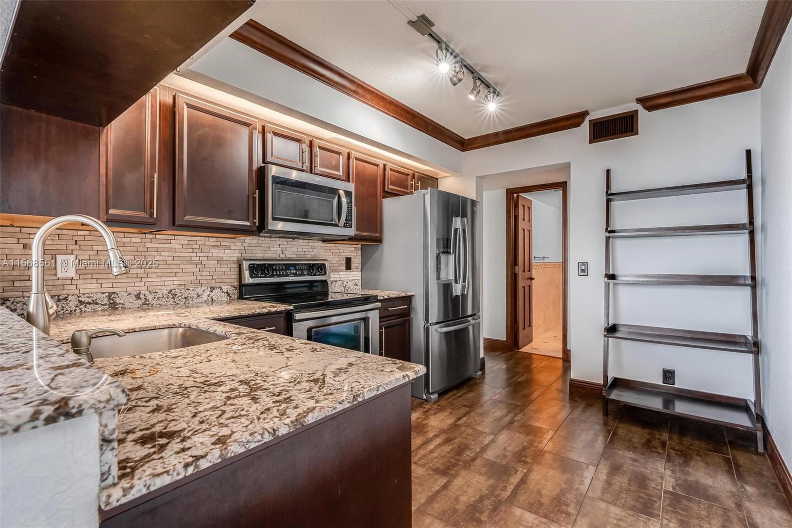 106 Lake Emerald Dr 210, Oakland Park, Florida 33309, 1 Bedroom Bedrooms, ,1 BathroomBathrooms,Residential,For Sale,106 Lake Emerald Dr 210,A11568561