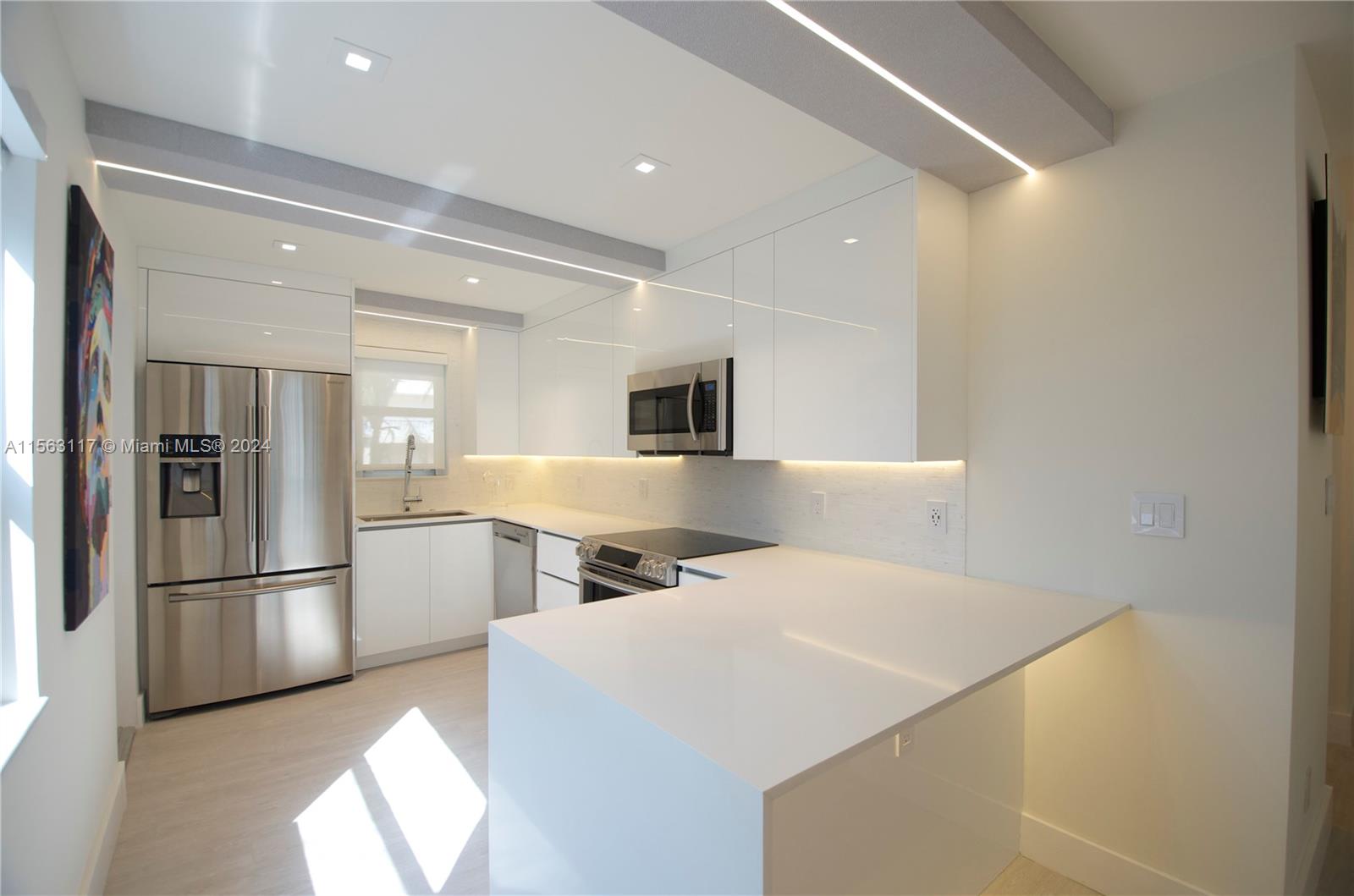 195 NE Sunrise Dr 4, Key Biscayne, Florida 33149, 1 Bedroom Bedrooms, ,1 BathroomBathrooms,Residentiallease,For Rent,195 NE Sunrise Dr 4,A11563117