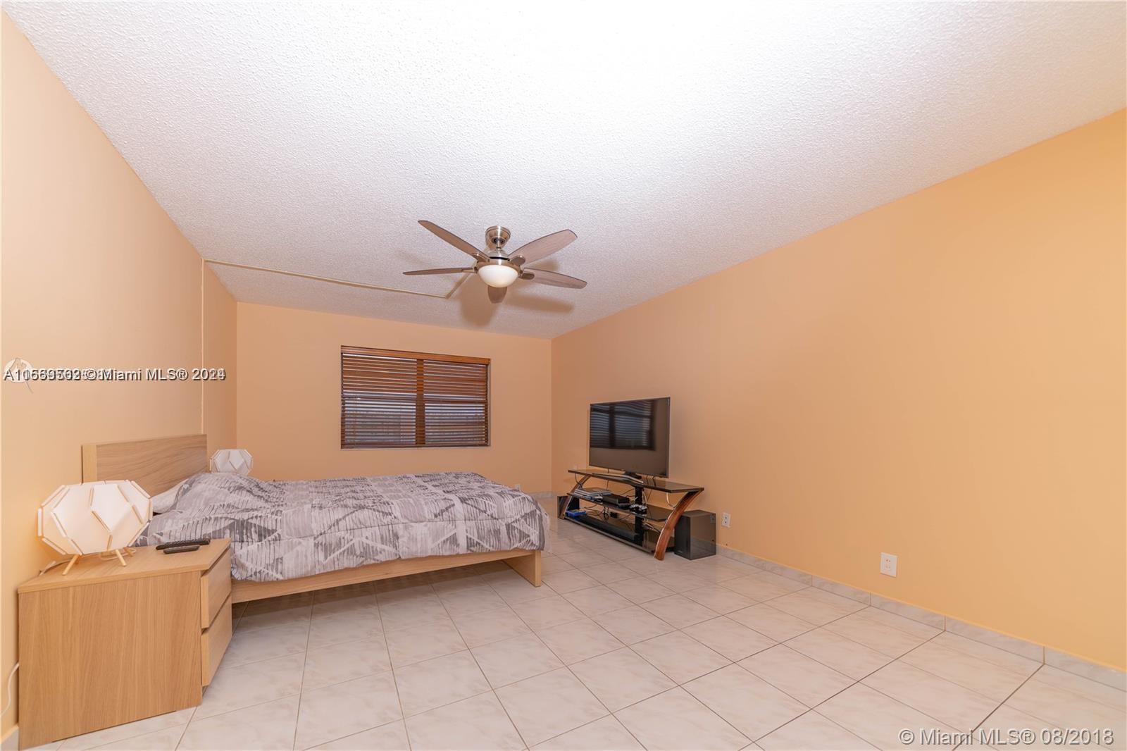 1301 NE 7th St 516, Hallandale Beach, Florida 33009, 2 Bedrooms Bedrooms, ,2 BathroomsBathrooms,Residentiallease,For Rent,1301 NE 7th St 516,A11569562