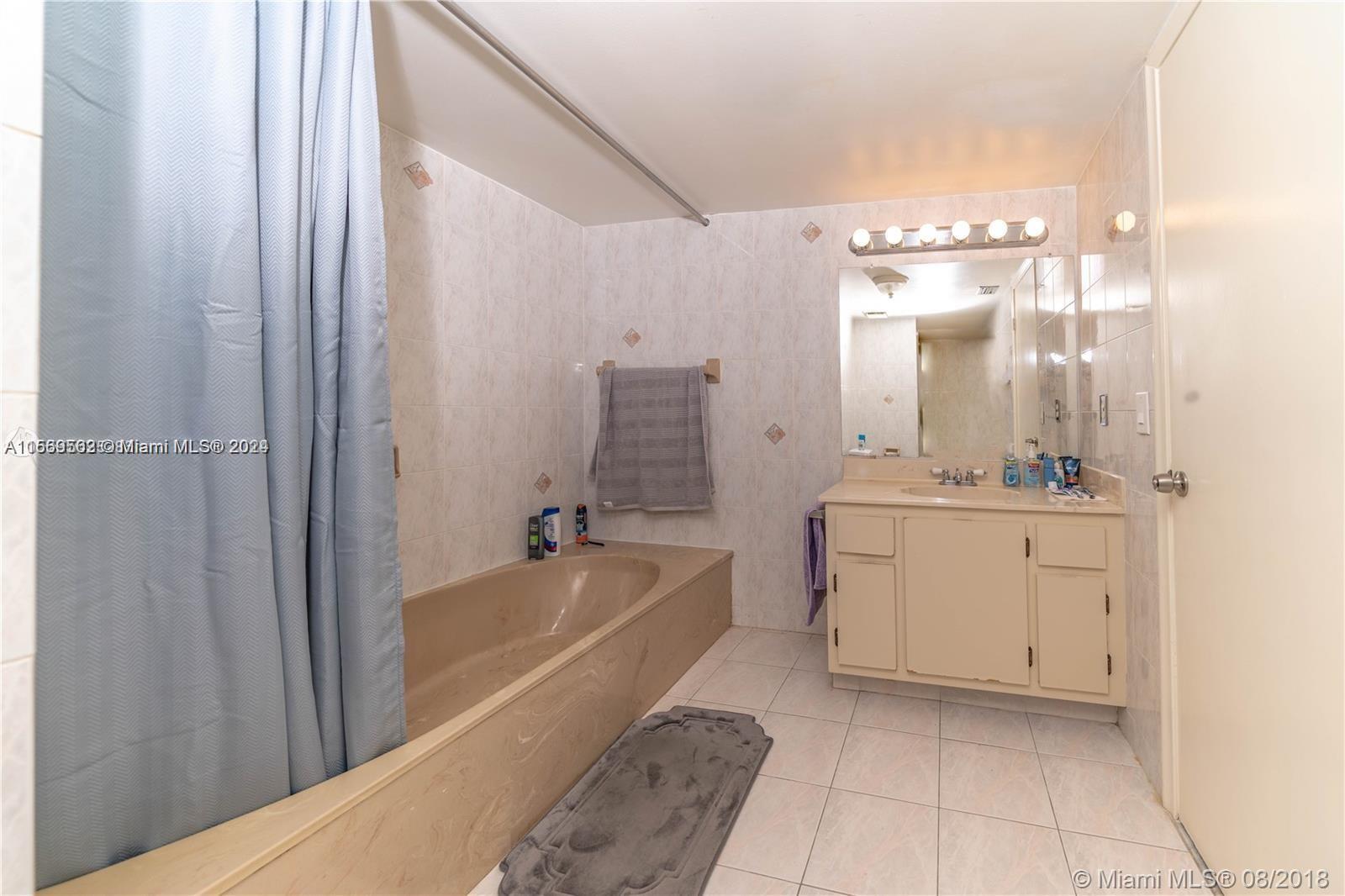 1301 NE 7th St 516, Hallandale Beach, Florida 33009, 2 Bedrooms Bedrooms, ,2 BathroomsBathrooms,Residentiallease,For Rent,1301 NE 7th St 516,A11569562