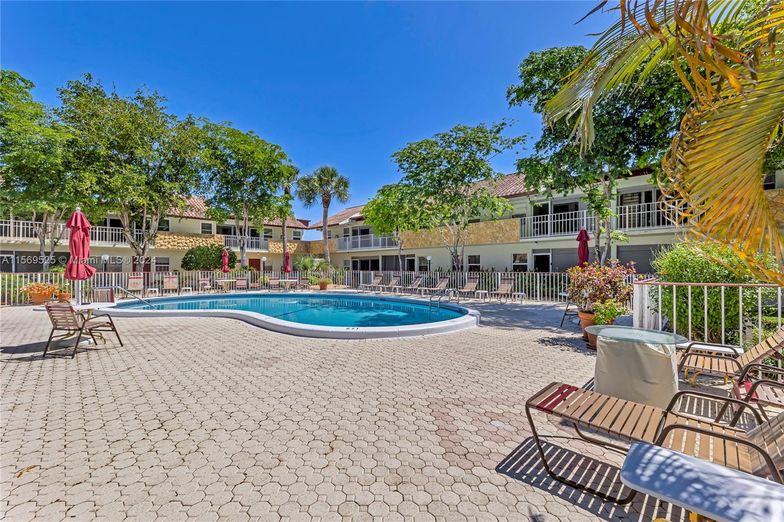 860 SE 6th Ave 203, Deerfield Beach, Florida 33441, 1 Bedroom Bedrooms, ,1 BathroomBathrooms,Residential,For Sale,860 SE 6th Ave 203,A11569525
