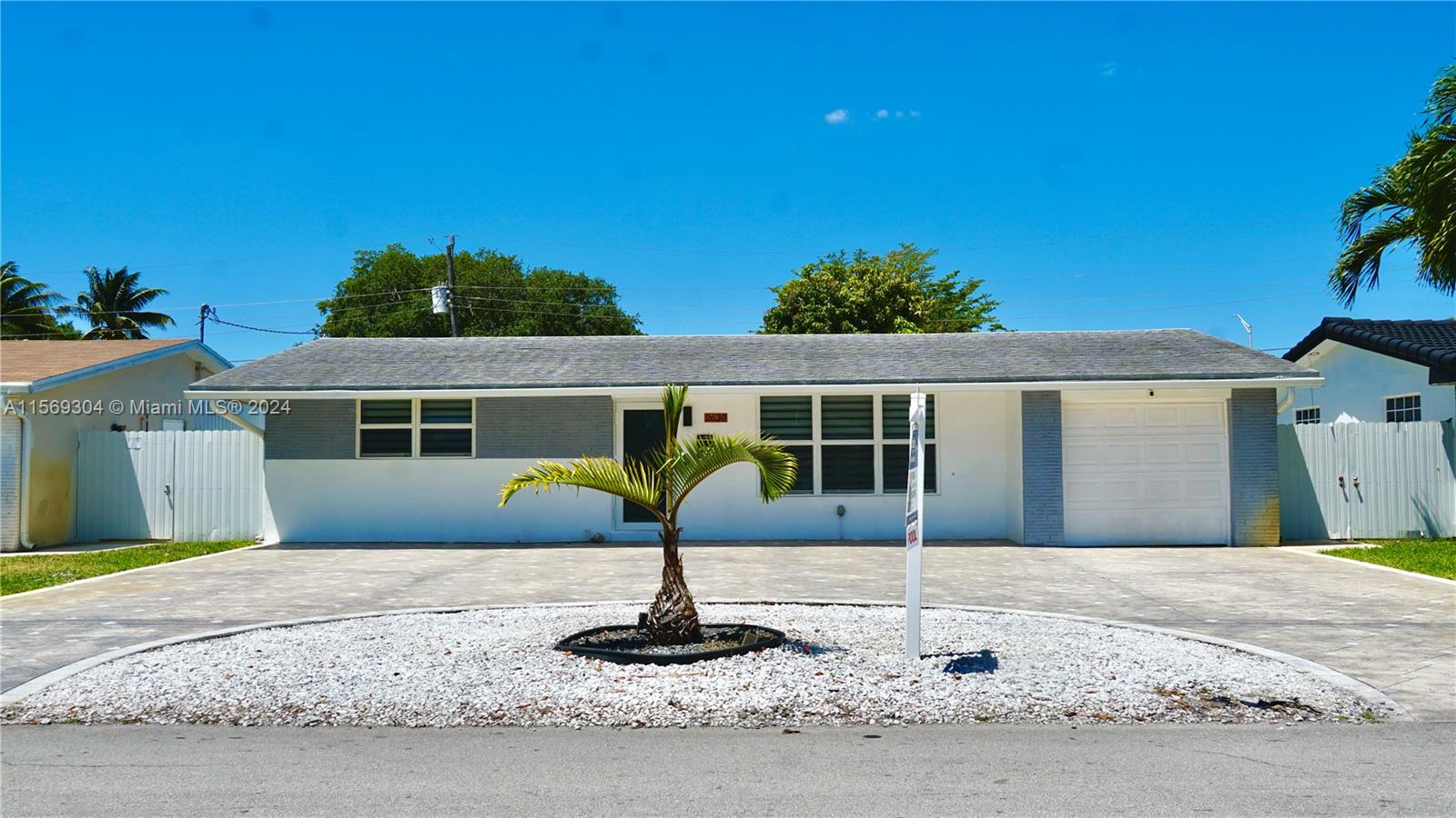 2630  Tarpon Dr  For Sale A11569304, FL