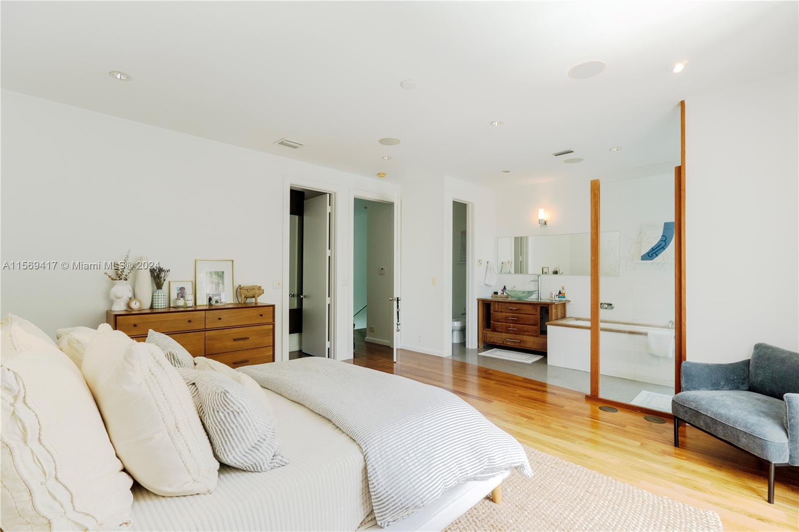 2863 SW 38th Ave 2863, Miami, Florida 33134, 3 Bedrooms Bedrooms, ,2 BathroomsBathrooms,Residentiallease,For Rent,2863 SW 38th Ave 2863,A11569417