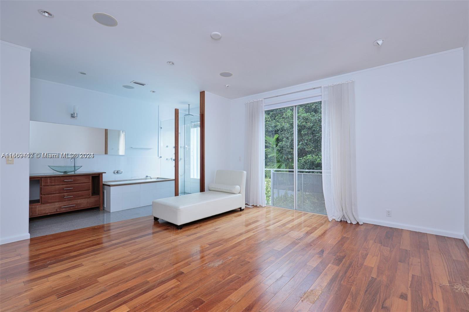 2863 SW 38th Ave 2863, Miami, Florida 33134, 3 Bedrooms Bedrooms, ,2 BathroomsBathrooms,Residentiallease,For Rent,2863 SW 38th Ave 2863,A11569417