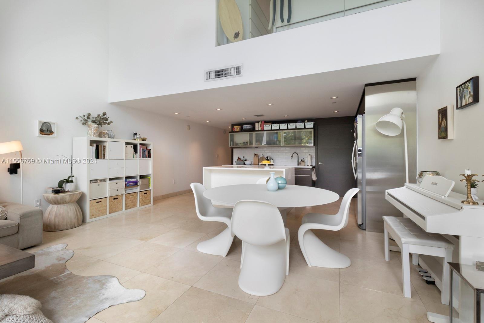 6000 Collins Ave 108, Miami Beach, Florida 33140, 3 Bedrooms Bedrooms, ,2 BathroomsBathrooms,Residential,For Sale,6000 Collins Ave 108,A11566769