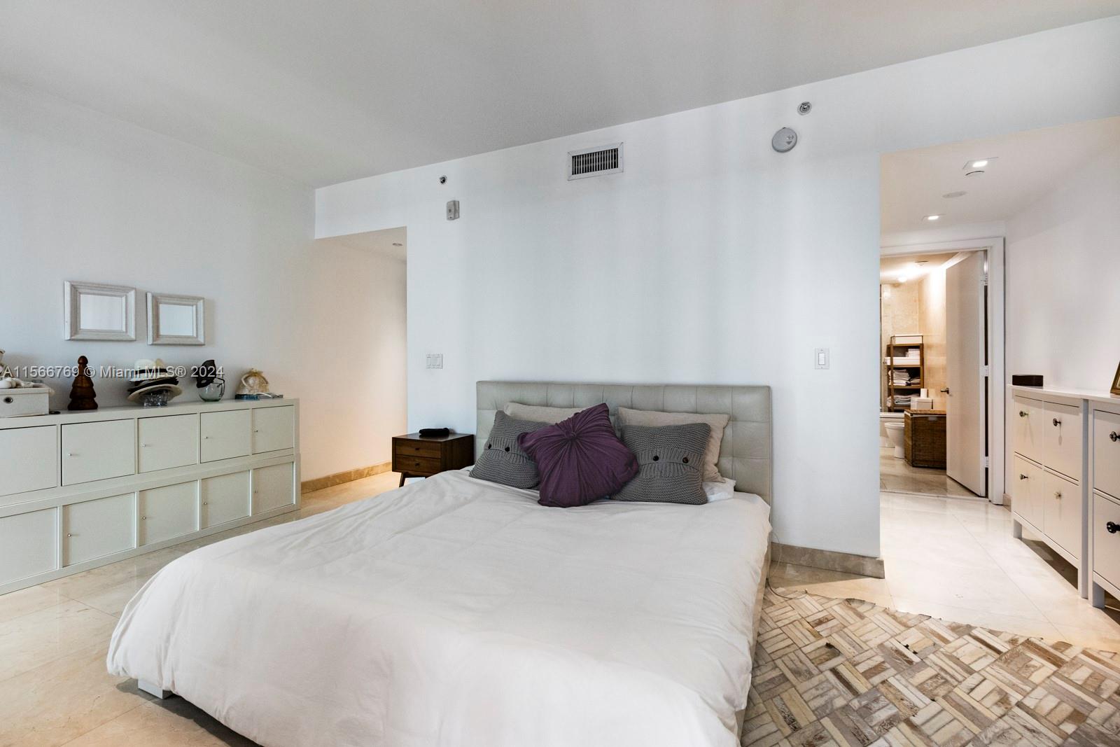 6000 Collins Ave 108, Miami Beach, Florida 33140, 3 Bedrooms Bedrooms, ,2 BathroomsBathrooms,Residential,For Sale,6000 Collins Ave 108,A11566769