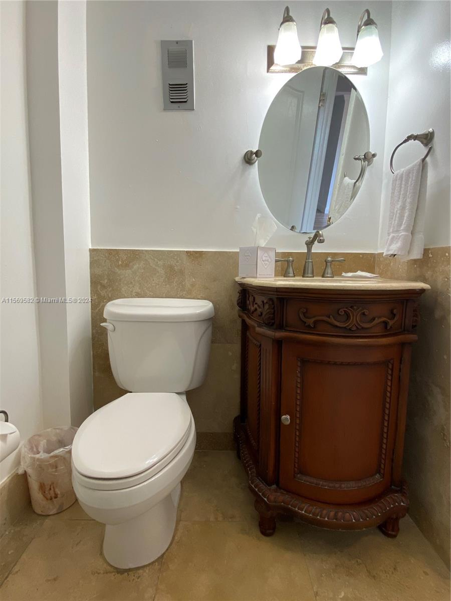 22 Salamanca Ave 803, Coral Gables, Florida 33134, 2 Bedrooms Bedrooms, ,2 BathroomsBathrooms,Residentiallease,For Rent,22 Salamanca Ave 803,A11569582