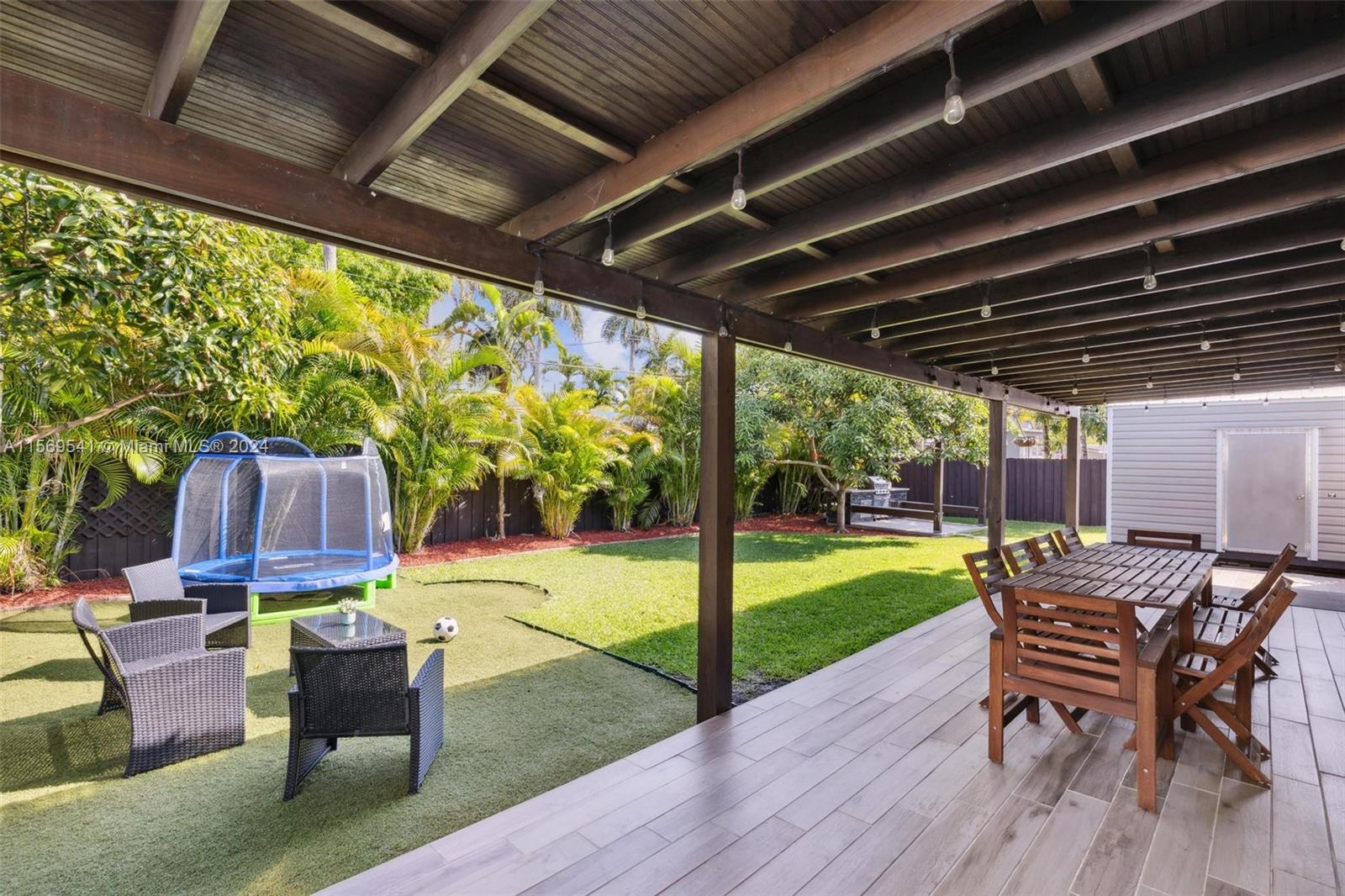 1017 NE 3rd St, Hallandale Beach, Florida 33009, 4 Bedrooms Bedrooms, ,3 BathroomsBathrooms,Residential,For Sale,1017 NE 3rd St,A11569541