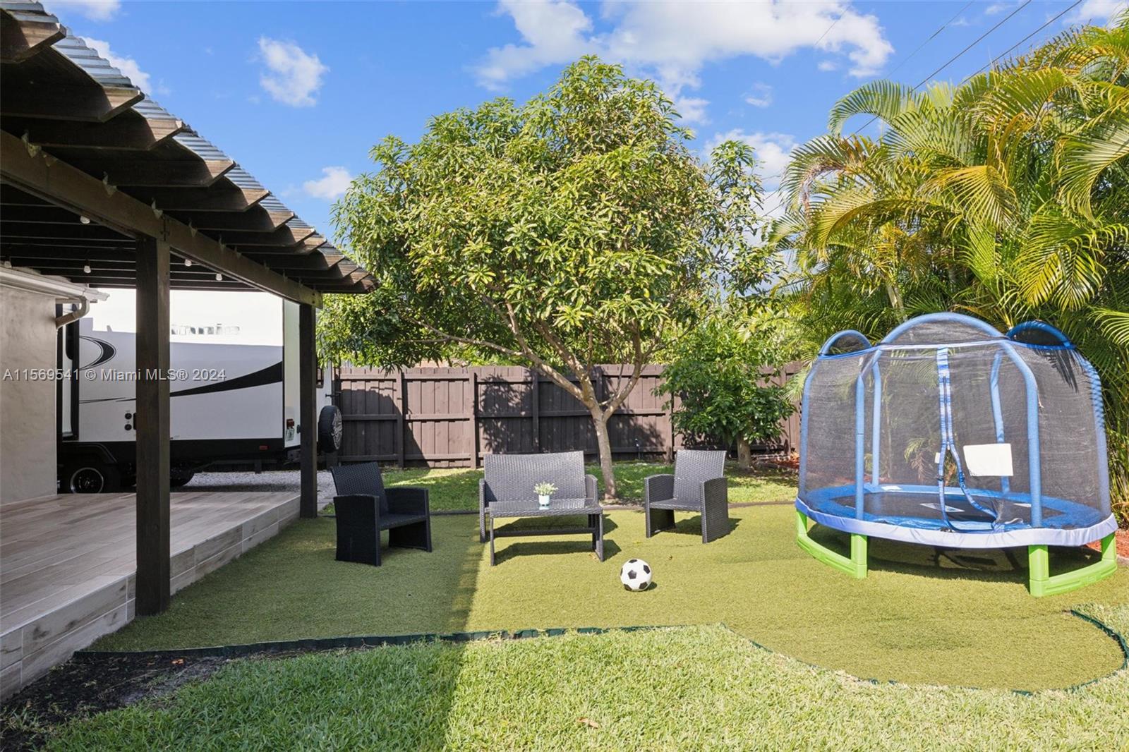 1017 NE 3rd St, Hallandale Beach, Florida 33009, 4 Bedrooms Bedrooms, ,3 BathroomsBathrooms,Residential,For Sale,1017 NE 3rd St,A11569541