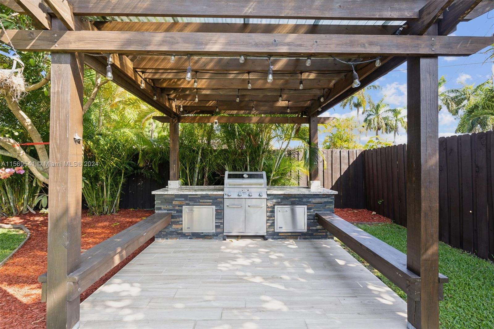 1017 NE 3rd St, Hallandale Beach, Florida 33009, 4 Bedrooms Bedrooms, ,3 BathroomsBathrooms,Residential,For Sale,1017 NE 3rd St,A11569541