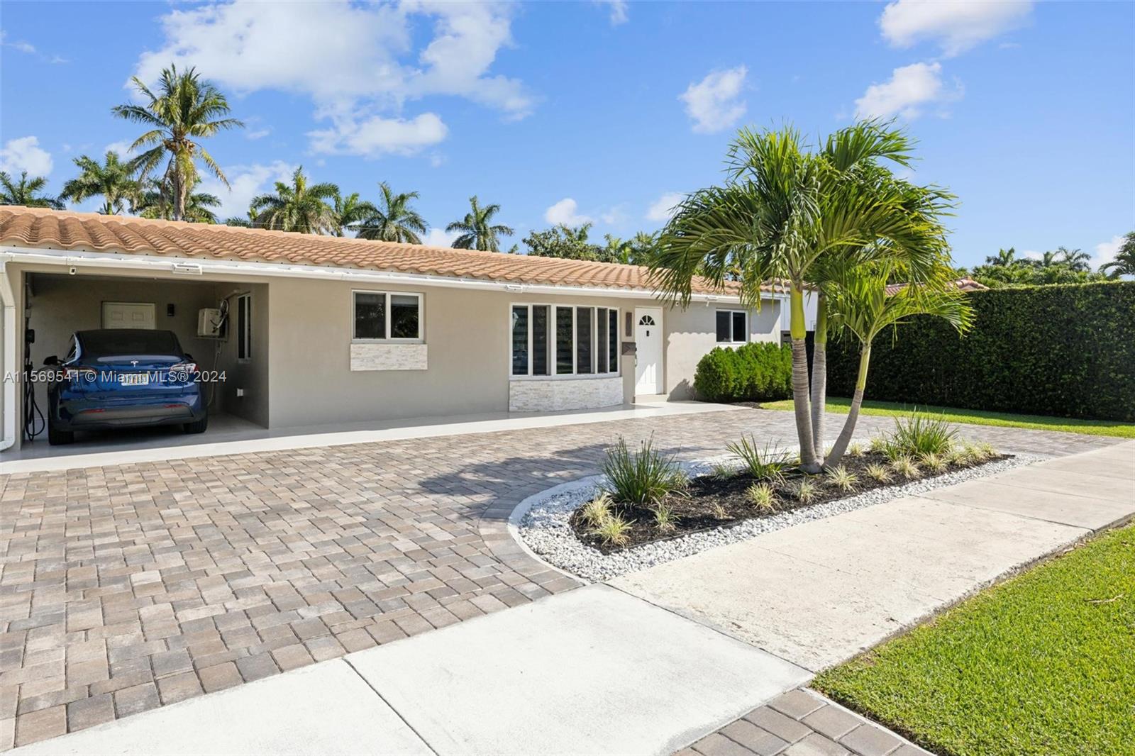 1017 NE 3rd St, Hallandale Beach, Florida 33009, 4 Bedrooms Bedrooms, ,3 BathroomsBathrooms,Residential,For Sale,1017 NE 3rd St,A11569541