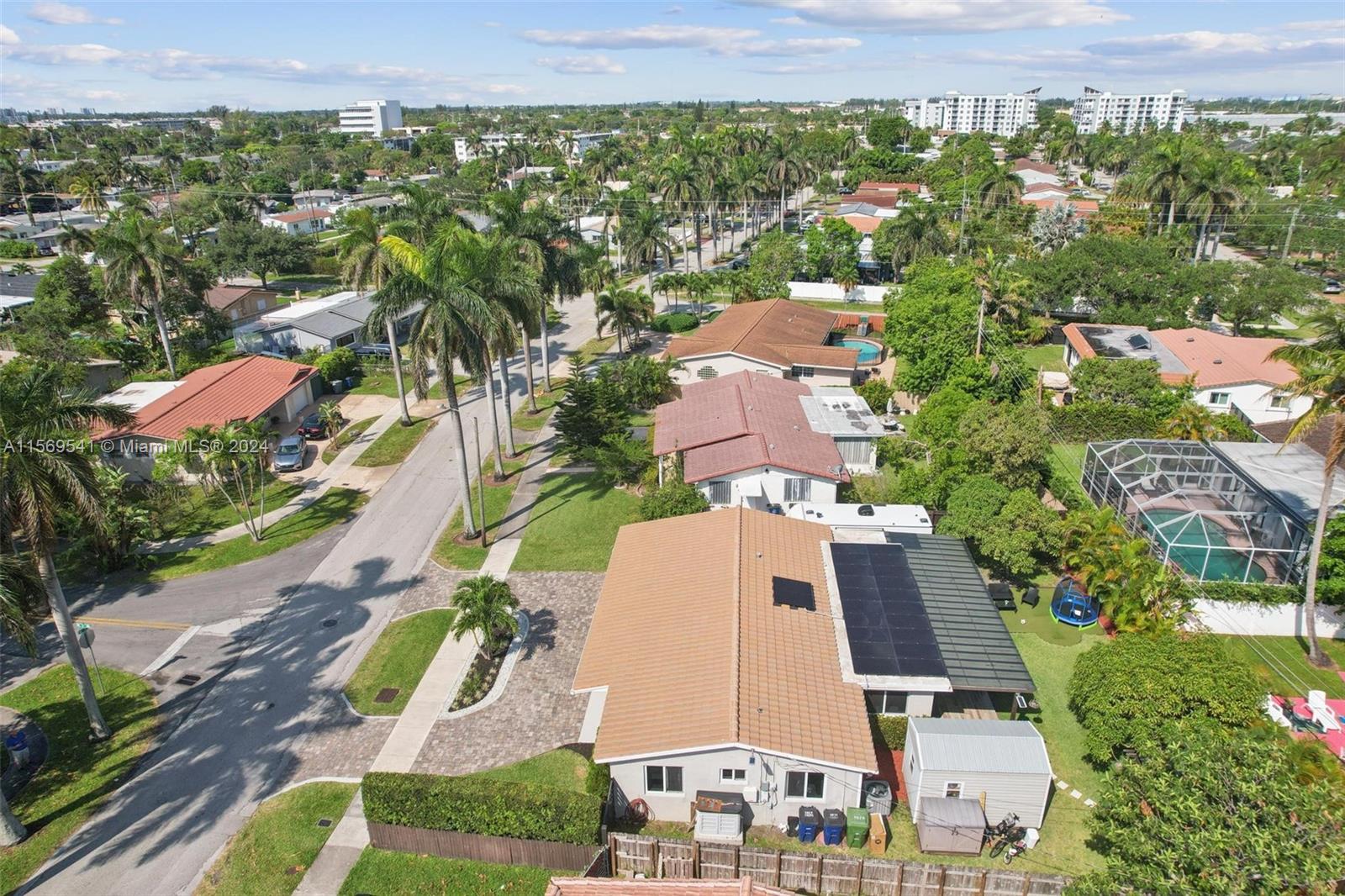 1017 NE 3rd St, Hallandale Beach, Florida 33009, 4 Bedrooms Bedrooms, ,3 BathroomsBathrooms,Residential,For Sale,1017 NE 3rd St,A11569541