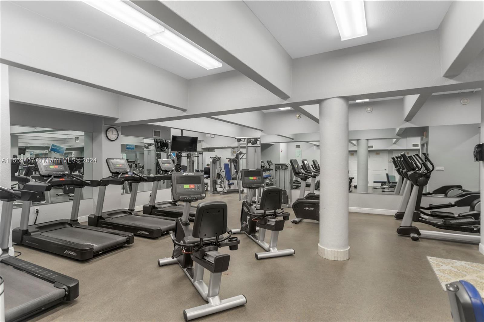 1904 S Ocean Dr 1606, Hallandale Beach, Florida 33009, 2 Bedrooms Bedrooms, ,2 BathroomsBathrooms,Residential,For Sale,1904 S Ocean Dr 1606,A11569407