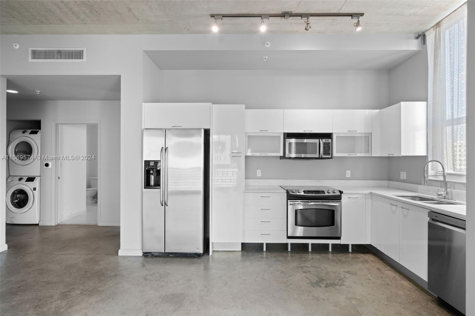133 NE 2nd Ave 713, Miami, Florida 33132, 2 Bedrooms Bedrooms, ,2 BathroomsBathrooms,Residentiallease,For Rent,133 NE 2nd Ave 713,A11569574