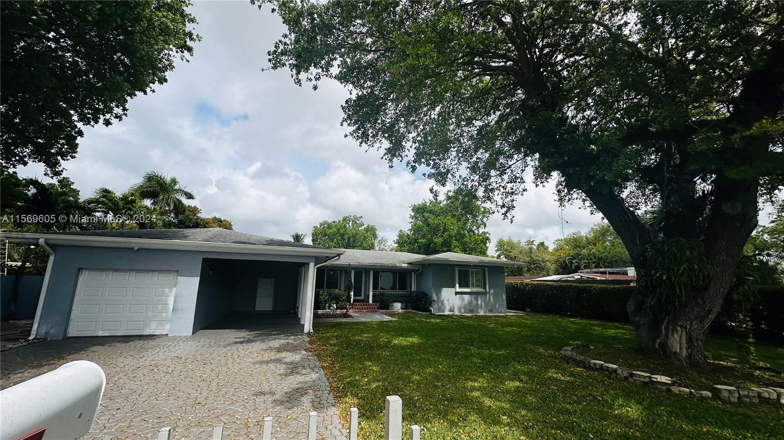 3055 NW 13th St ., Miami, Florida 33125, 5 Bedrooms Bedrooms, ,4 BathroomsBathrooms,Residentiallease,For Rent,3055 NW 13th St .,A11569605