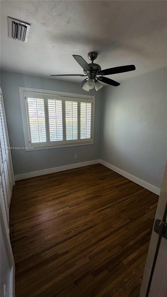 3055 NW 13th St ., Miami, Florida 33125, 5 Bedrooms Bedrooms, ,4 BathroomsBathrooms,Residentiallease,For Rent,3055 NW 13th St .,A11569605