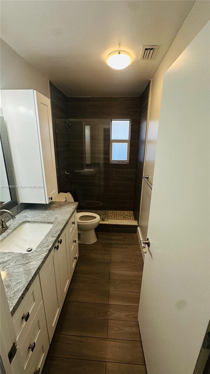 3055 NW 13th St ., Miami, Florida 33125, 5 Bedrooms Bedrooms, ,4 BathroomsBathrooms,Residentiallease,For Rent,3055 NW 13th St .,A11569605