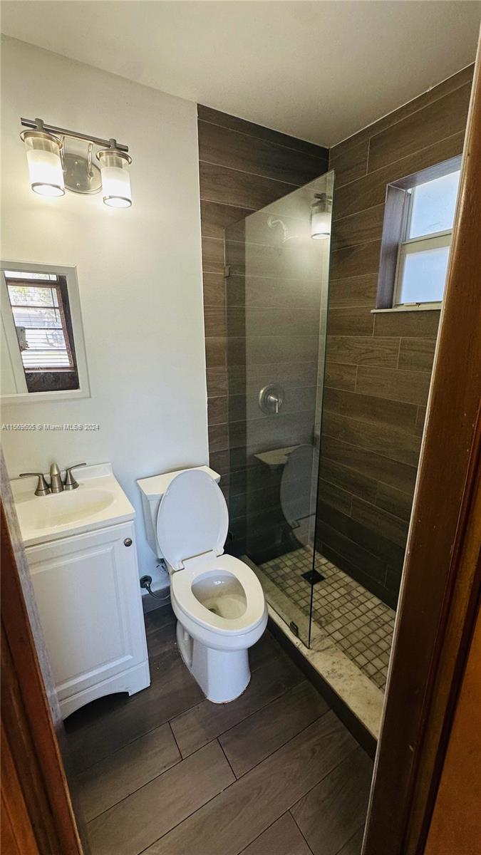 3055 NW 13th St ., Miami, Florida 33125, 5 Bedrooms Bedrooms, ,4 BathroomsBathrooms,Residentiallease,For Rent,3055 NW 13th St .,A11569605
