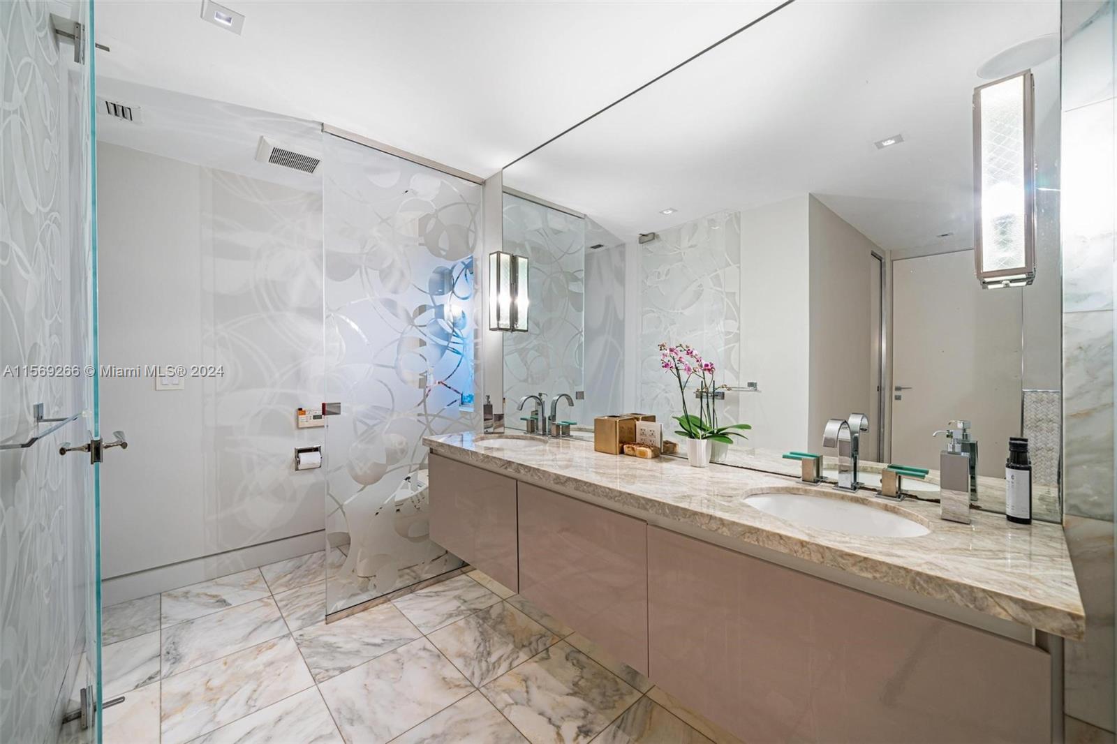 588 Lakeview Dr, Miami Beach, Florida 33140, 5 Bedrooms Bedrooms, ,4 BathroomsBathrooms,Residentiallease,For Rent,588 Lakeview Dr,A11569266