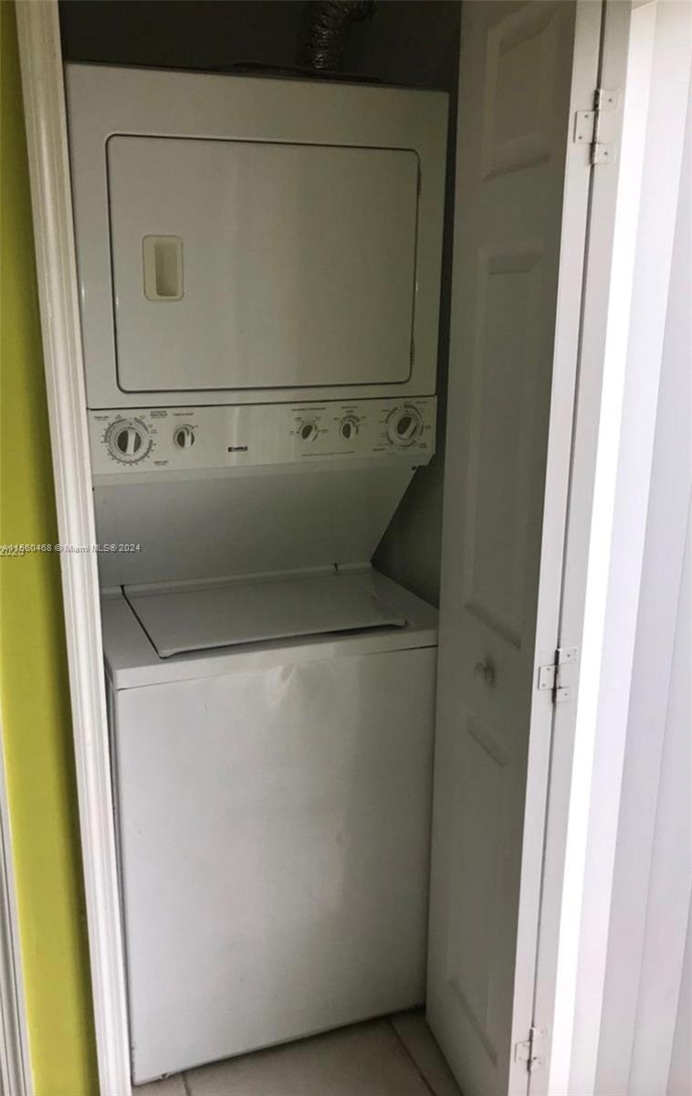 2701 SE 12th Pl 102, Homestead, Florida 33035, 2 Bedrooms Bedrooms, ,2 BathroomsBathrooms,Residentiallease,For Rent,2701 SE 12th Pl 102,A11560468