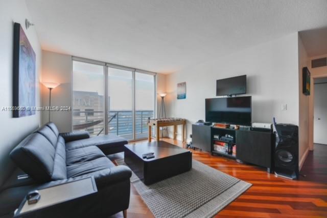 One Miami East - Waterfront Condo with Direct Waterviews of Ocean & Biscayne Bay! 2 bed / 2 bath (1169 sqft) Hardwood Floors throughout! Large Walk-in Closet! Full-Size Washer/Dryer. Split Floorplan. The building offers 2 Pools, Jacuzzi, Gym, Store, Party Room.  Located in Downtown, near Whole Foods, Bayfront Park. Easy Access to Highway, Walking distance to Brickell CityCentre & Restaurants. Easy to Show!