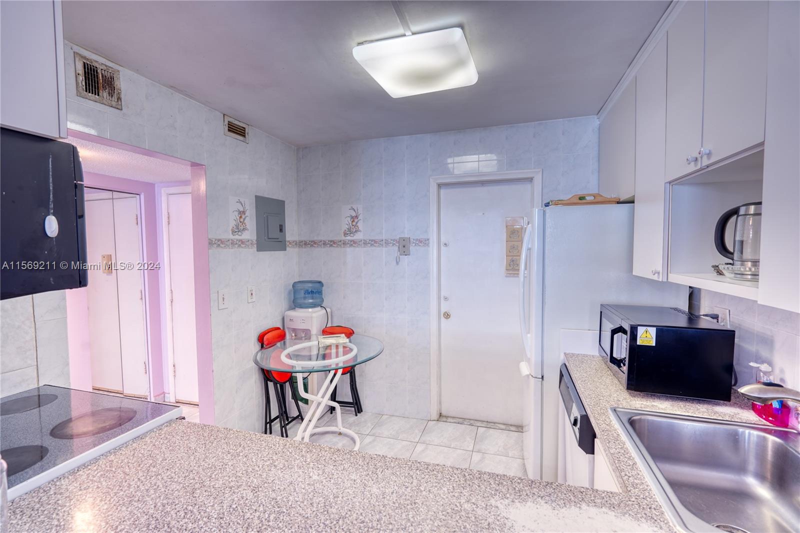 1825 S Ocean Dr 704, Hallandale Beach, Florida 33009, 1 Bedroom Bedrooms, ,1 BathroomBathrooms,Residentiallease,For Rent,1825 S Ocean Dr 704,A11569211