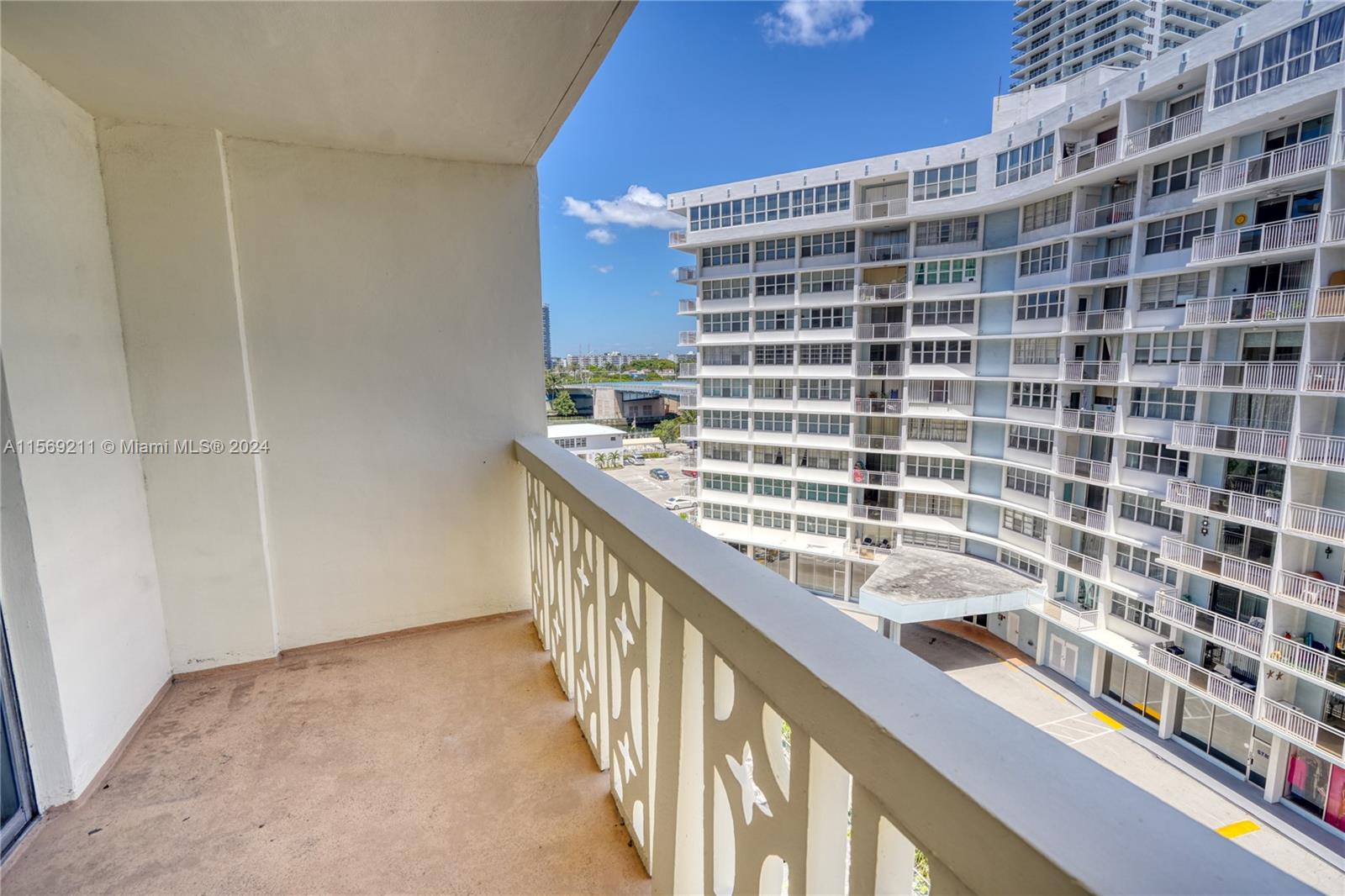 1825 S Ocean Dr 704, Hallandale Beach, Florida 33009, 1 Bedroom Bedrooms, ,1 BathroomBathrooms,Residentiallease,For Rent,1825 S Ocean Dr 704,A11569211