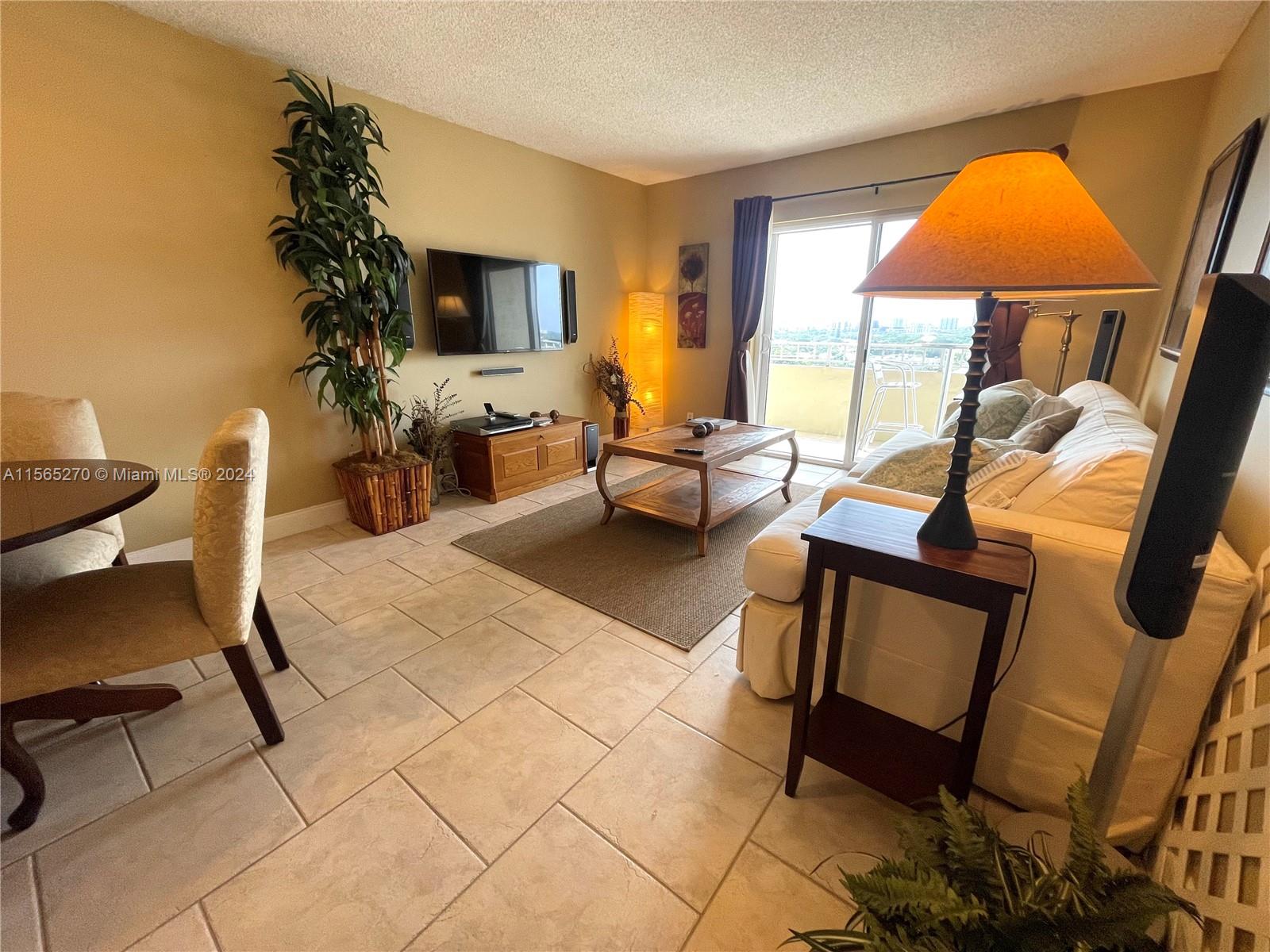 900 NE 18th Ave 1103, Fort Lauderdale, Florida 33304, 1 Bedroom Bedrooms, ,1 BathroomBathrooms,Residential,For Sale,900 NE 18th Ave 1103,A11565270