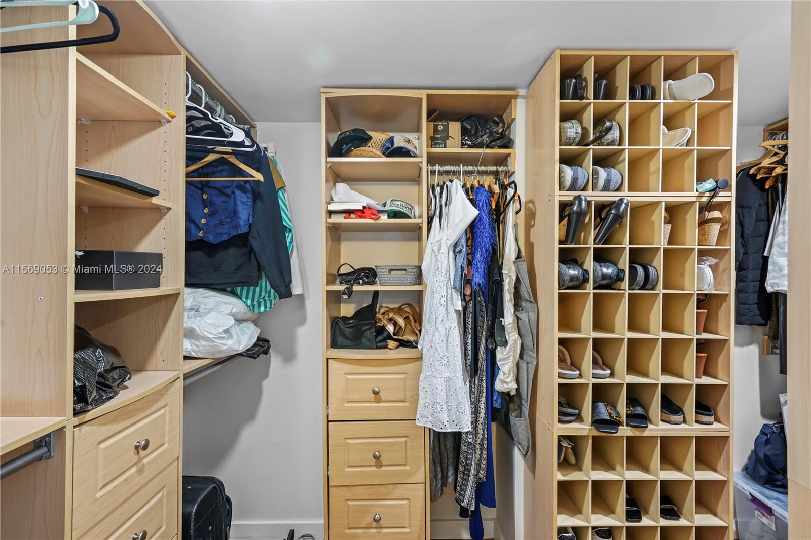 3625 N Country Club Dr 902, Aventura, Florida 33180, 2 Bedrooms Bedrooms, ,2 BathroomsBathrooms,Residential,For Sale,3625 N Country Club Dr 902,A11569053