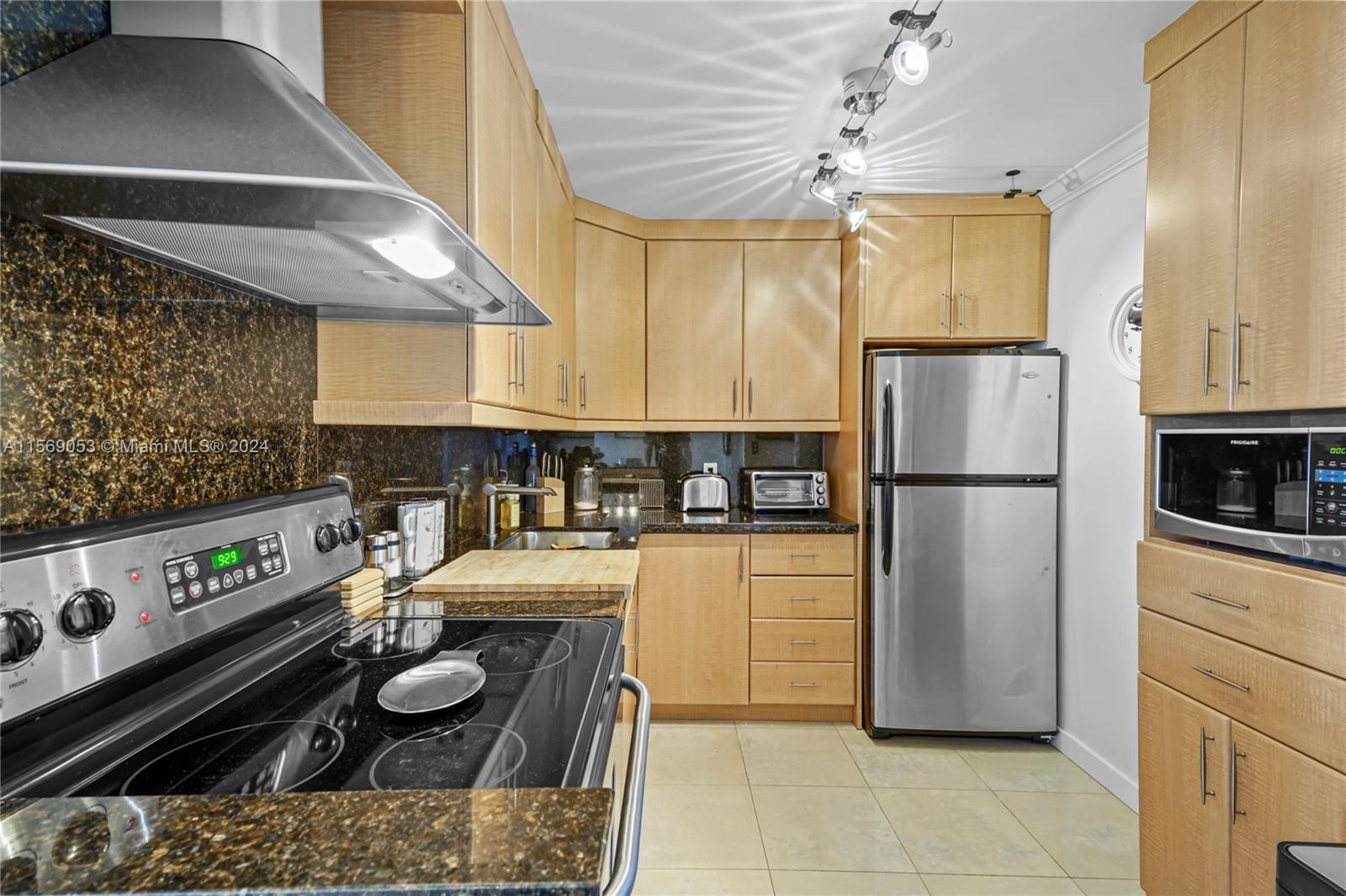 3625 N Country Club Dr 902, Aventura, Florida 33180, 2 Bedrooms Bedrooms, ,2 BathroomsBathrooms,Residential,For Sale,3625 N Country Club Dr 902,A11569053