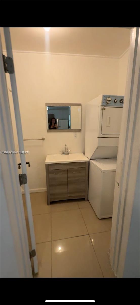 56 NW 60th St Back, Miami, Florida 33127, 2 Bedrooms Bedrooms, ,1 BathroomBathrooms,Residentiallease,For Rent,56 NW 60th St Back,A11569640