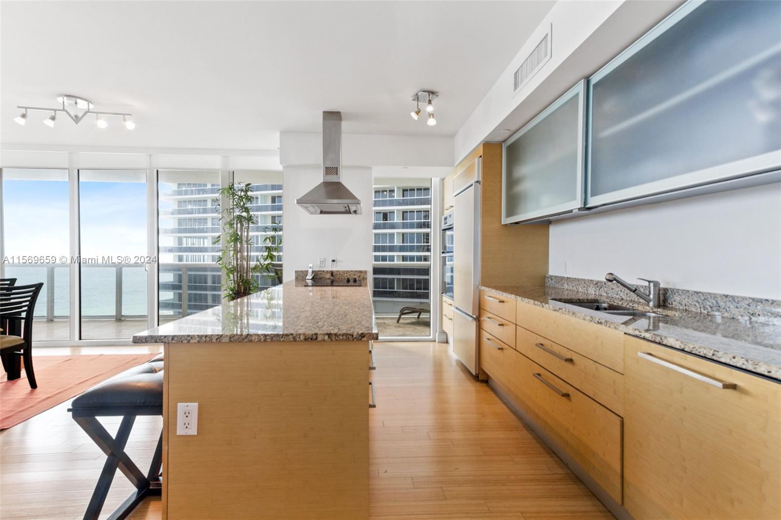1800 S OCEAN DR 1404, Hallandale Beach, Florida 33009, 3 Bedrooms Bedrooms, ,3 BathroomsBathrooms,Residentiallease,For Rent,1800 S OCEAN DR 1404,A11569659