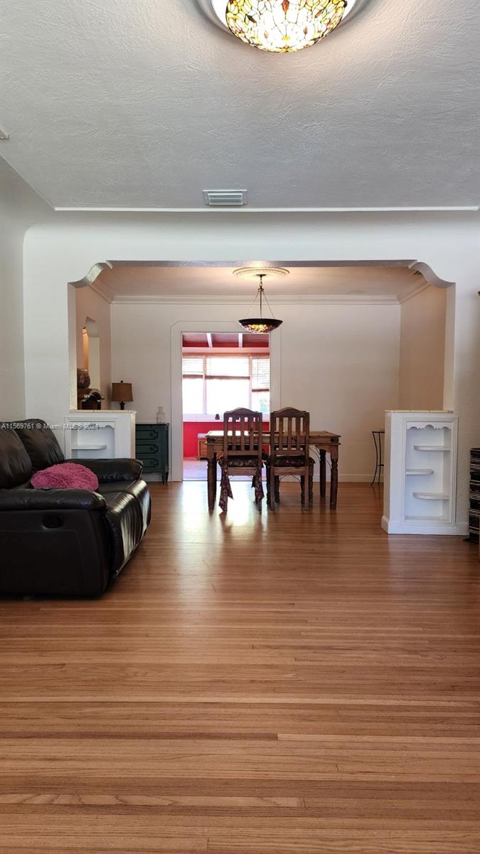203 NE 86th St, El Portal, Florida 33138, 2 Bedrooms Bedrooms, ,1 BathroomBathrooms,Residentiallease,For Rent,203 NE 86th St,A11569761