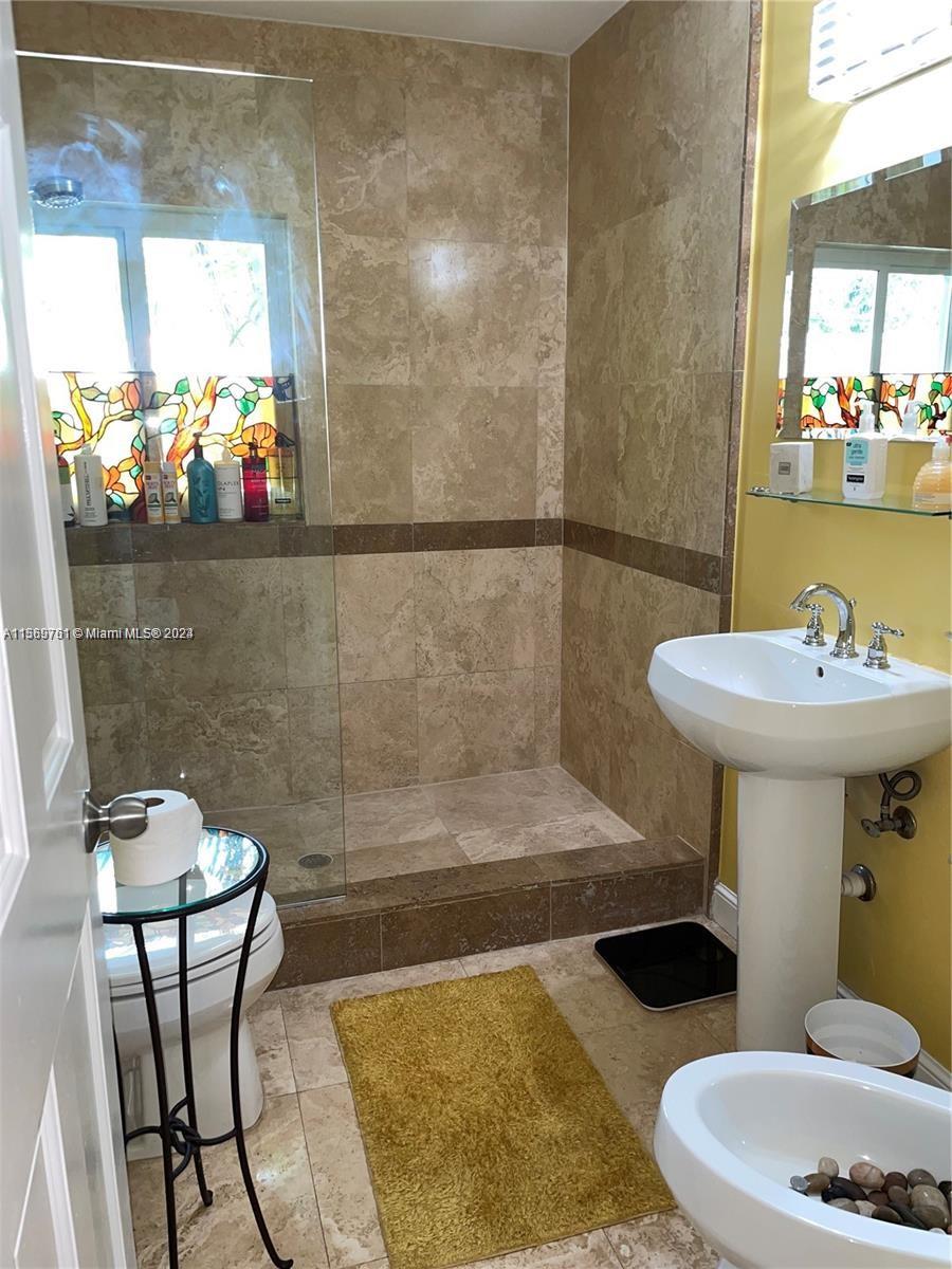 203 NE 86th St, El Portal, Florida 33138, 2 Bedrooms Bedrooms, ,1 BathroomBathrooms,Residentiallease,For Rent,203 NE 86th St,A11569761