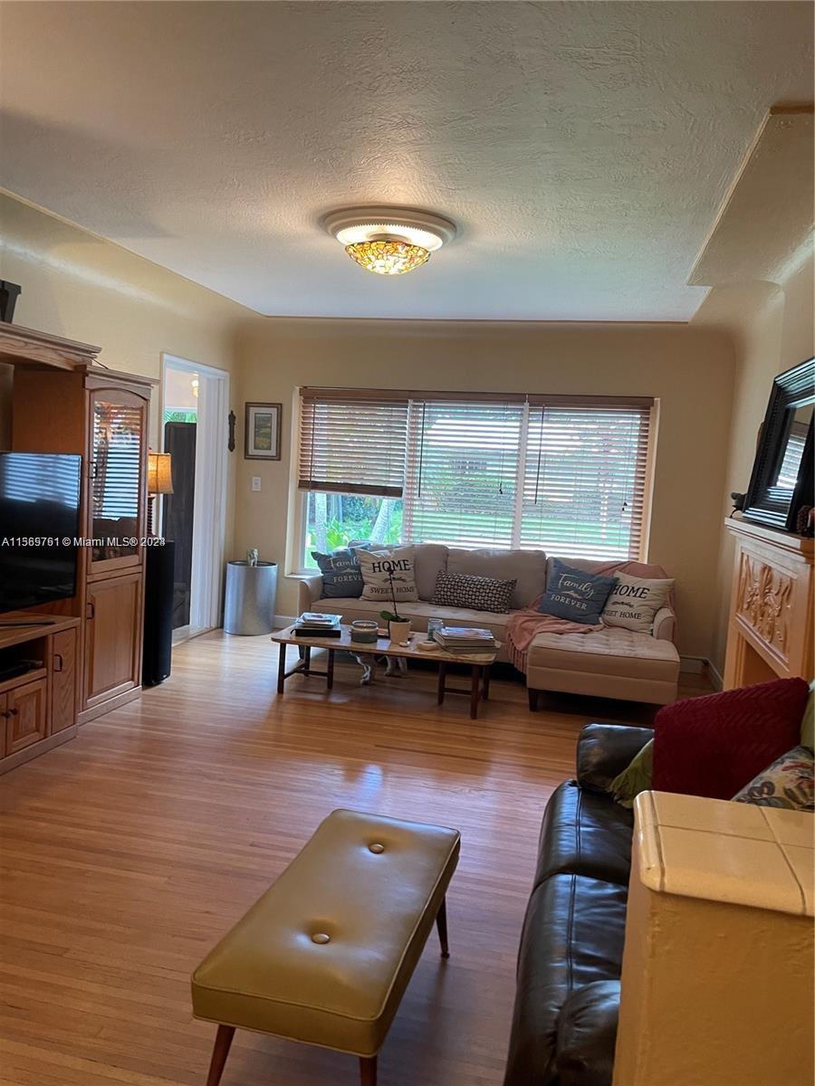 203 NE 86th St, El Portal, Florida 33138, 2 Bedrooms Bedrooms, ,1 BathroomBathrooms,Residentiallease,For Rent,203 NE 86th St,A11569761