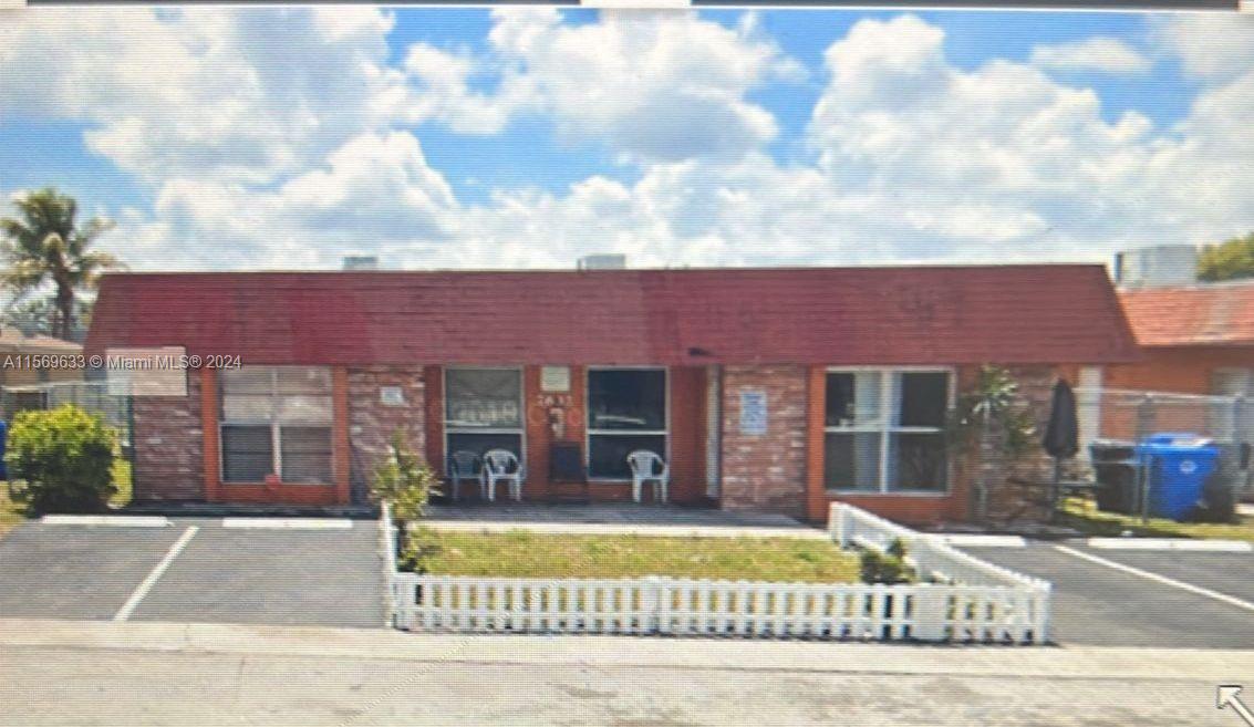 7632 SW 10th St E, North Lauderdale, Florida 33068, 3 Bedrooms Bedrooms, ,2 BathroomsBathrooms,Residentiallease,For Rent,7632 SW 10th St E,A11569633