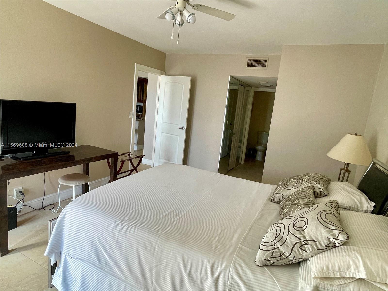 20301 W Country Club Dr 425, Aventura, Florida 33180, 1 Bedroom Bedrooms, ,1 BathroomBathrooms,Residentiallease,For Rent,20301 W Country Club Dr 425,A11569688