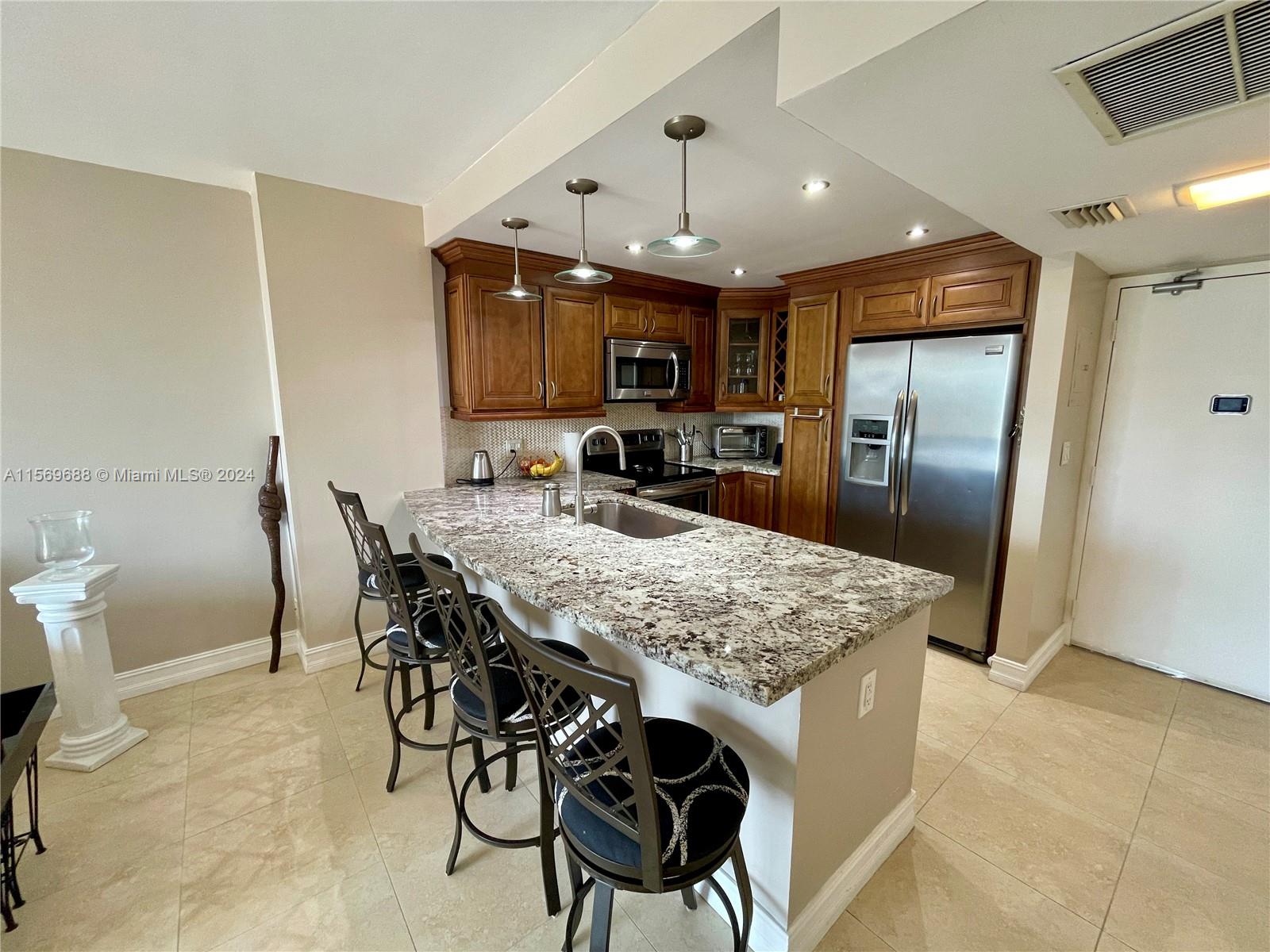 20301 W Country Club Dr 425, Aventura, Florida 33180, 1 Bedroom Bedrooms, ,1 BathroomBathrooms,Residentiallease,For Rent,20301 W Country Club Dr 425,A11569688