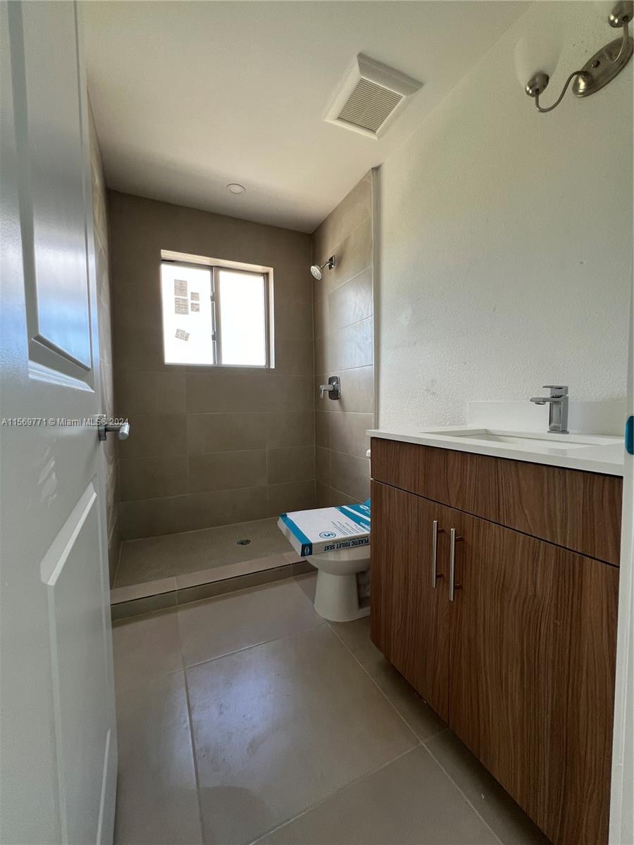 199 N Redland Rd B1, Florida City, Florida 33034, 3 Bedrooms Bedrooms, ,2 BathroomsBathrooms,Residentiallease,For Rent,199 N Redland Rd B1,A11569771
