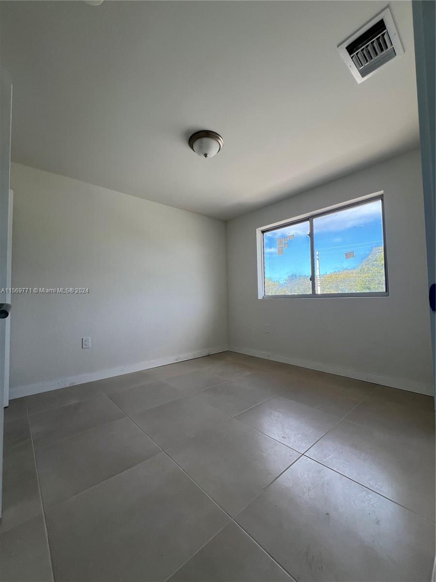 199 N Redland Rd B1, Florida City, Florida 33034, 3 Bedrooms Bedrooms, ,2 BathroomsBathrooms,Residentiallease,For Rent,199 N Redland Rd B1,A11569771