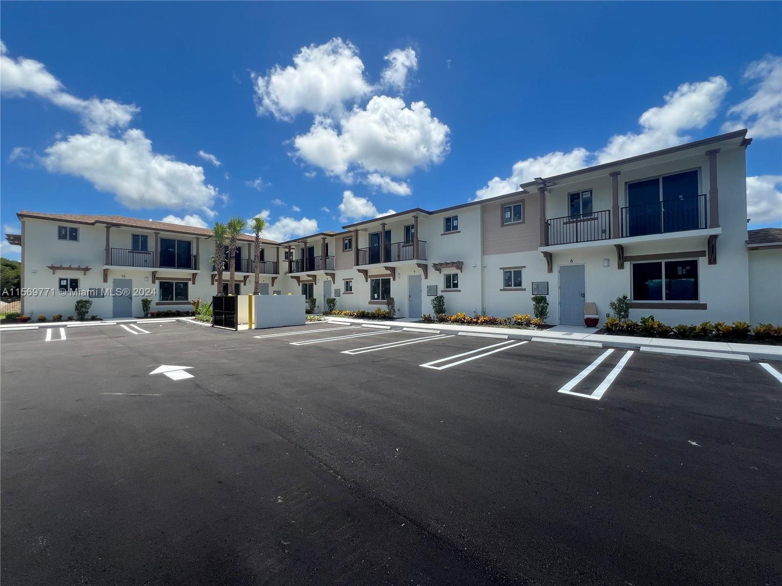 199 N Redland Rd B1, Florida City, Florida 33034, 3 Bedrooms Bedrooms, ,2 BathroomsBathrooms,Residentiallease,For Rent,199 N Redland Rd B1,A11569771