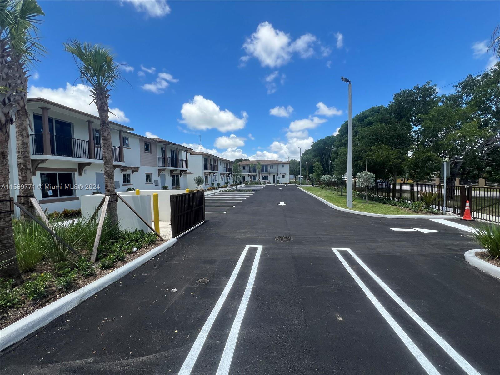 199 N Redland Rd B1, Florida City, Florida 33034, 3 Bedrooms Bedrooms, ,2 BathroomsBathrooms,Residentiallease,For Rent,199 N Redland Rd B1,A11569771