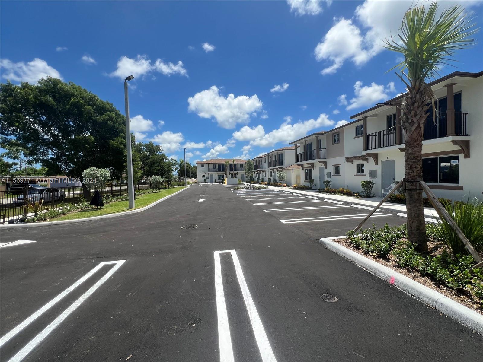 199 N Redland Rd B1, Florida City, Florida 33034, 3 Bedrooms Bedrooms, ,2 BathroomsBathrooms,Residentiallease,For Rent,199 N Redland Rd B1,A11569771