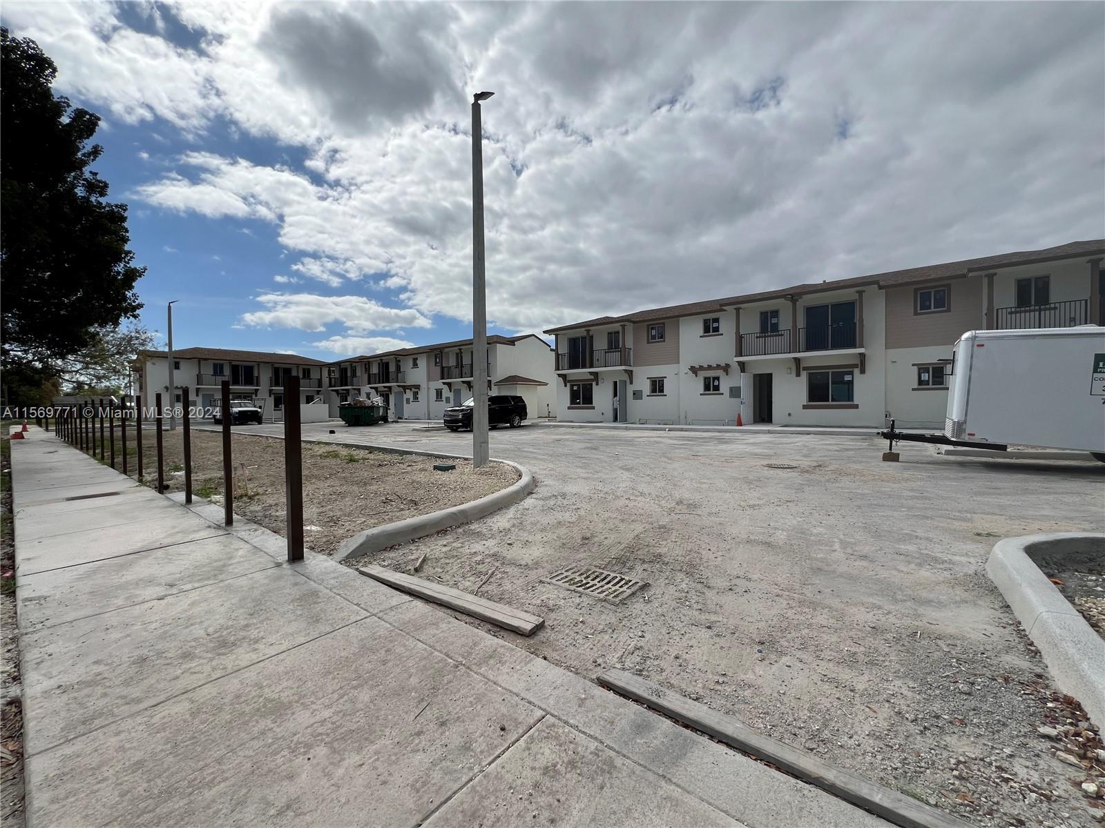 199 N Redland Rd B1, Florida City, Florida 33034, 3 Bedrooms Bedrooms, ,2 BathroomsBathrooms,Residentiallease,For Rent,199 N Redland Rd B1,A11569771