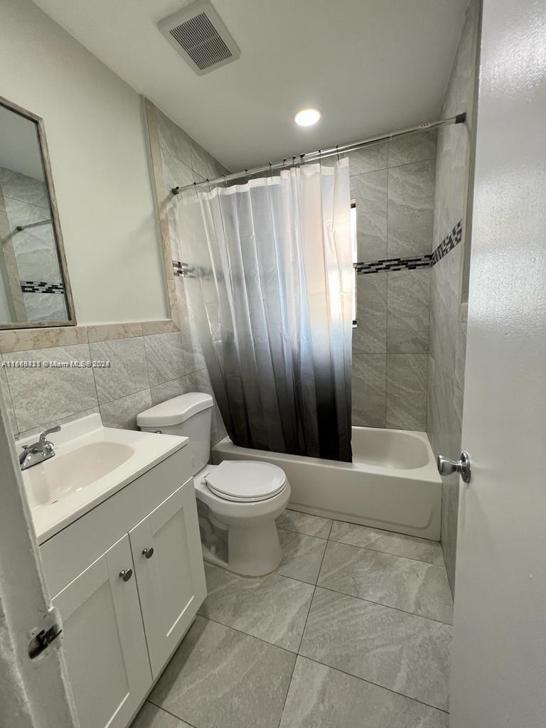 1220 NW 12th St 2, Homestead, Florida 33030, 2 Bedrooms Bedrooms, ,1 BathroomBathrooms,Residentiallease,For Rent,1220 NW 12th St 2,A11569421