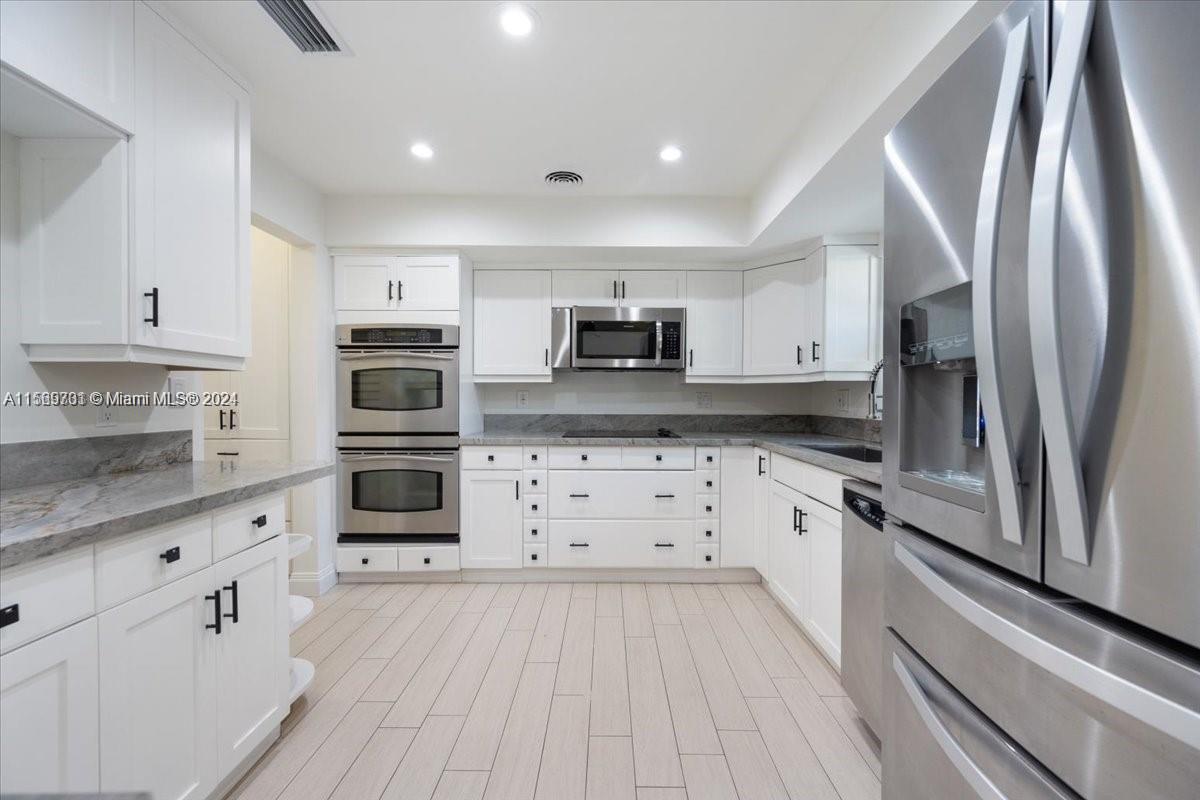 927 Lincoln St, Hollywood, Florida 33019, 3 Bedrooms Bedrooms, ,2 BathroomsBathrooms,Residentiallease,For Rent,927 Lincoln St,A11569731