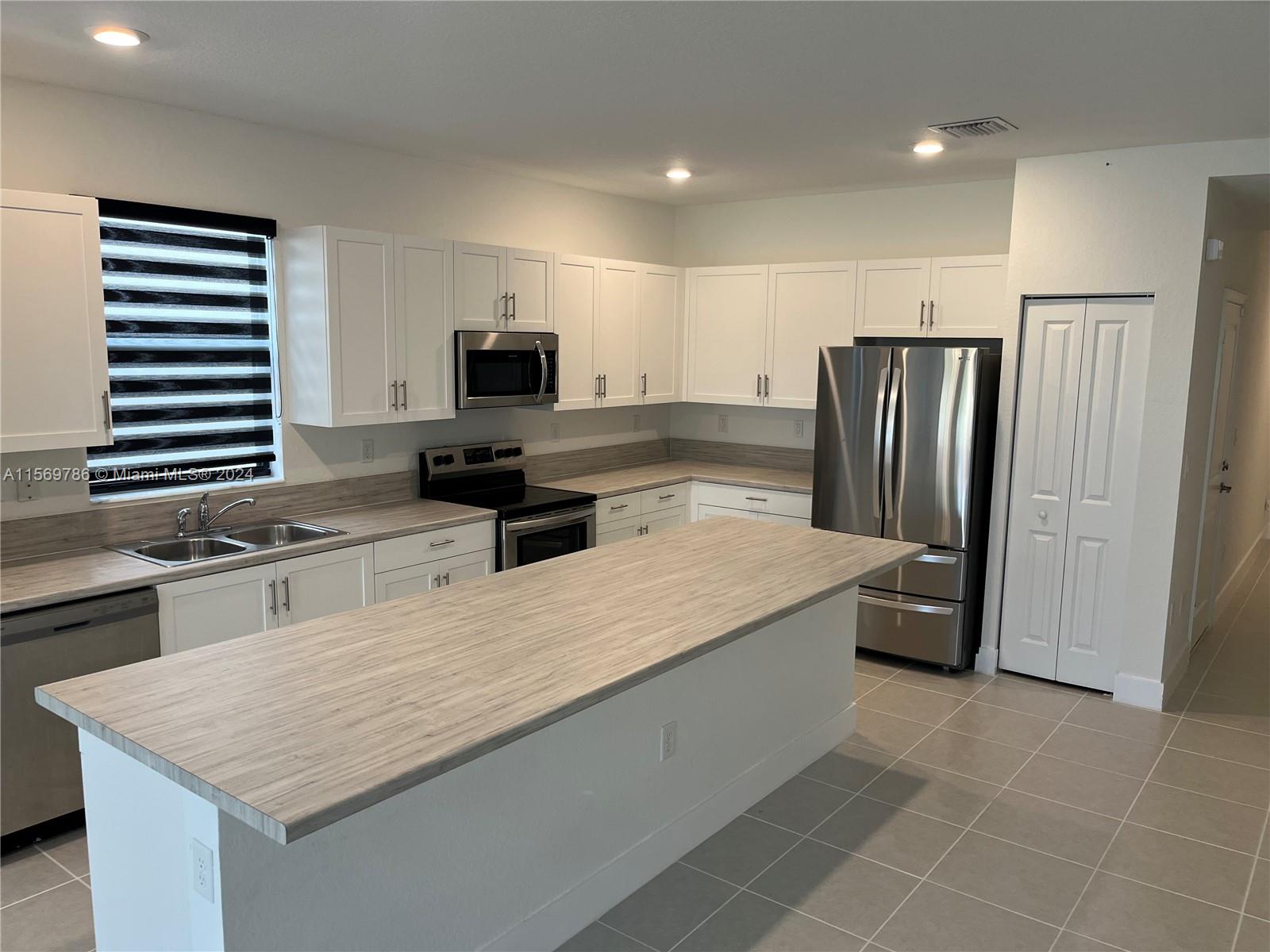 25274 SW 107th Ct, Homestead, Florida 33032, 4 Bedrooms Bedrooms, ,3 BathroomsBathrooms,Residential,For Sale,25274 SW 107th Ct,A11569786